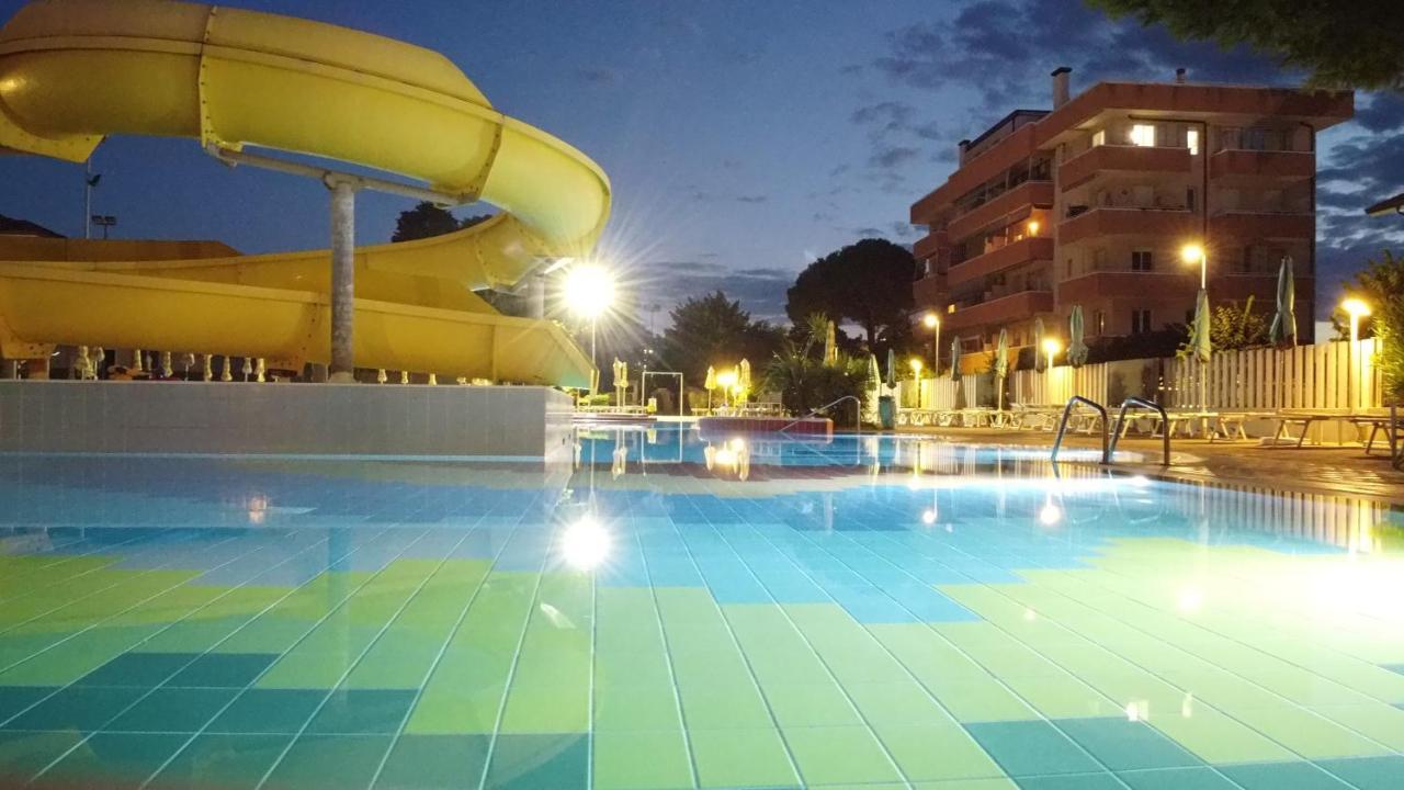 Solemare Hotel E Residence ミザーノ・アドリアーティコ エクステリア 写真