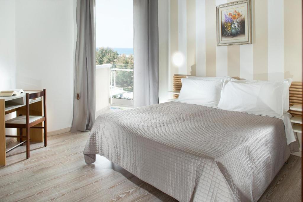Solemare Hotel E Residence ミザーノ・アドリアーティコ エクステリア 写真
