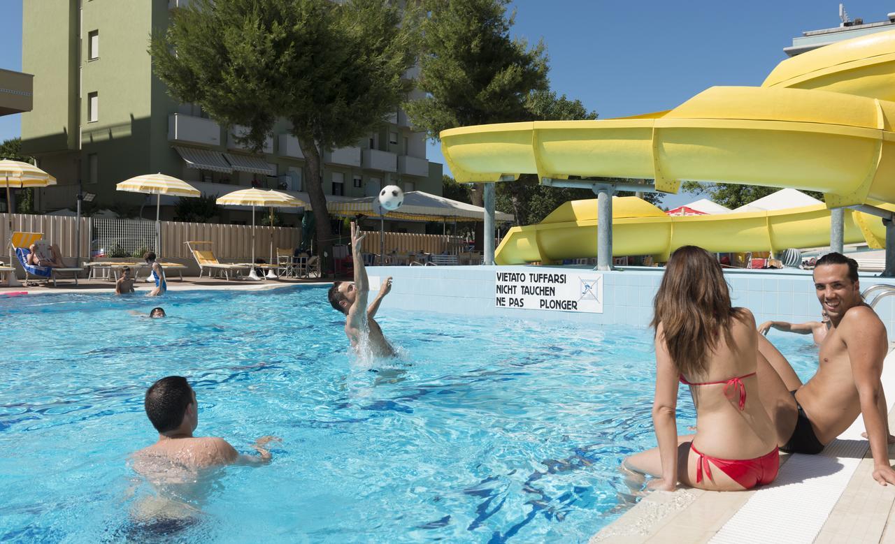 Solemare Hotel E Residence ミザーノ・アドリアーティコ エクステリア 写真