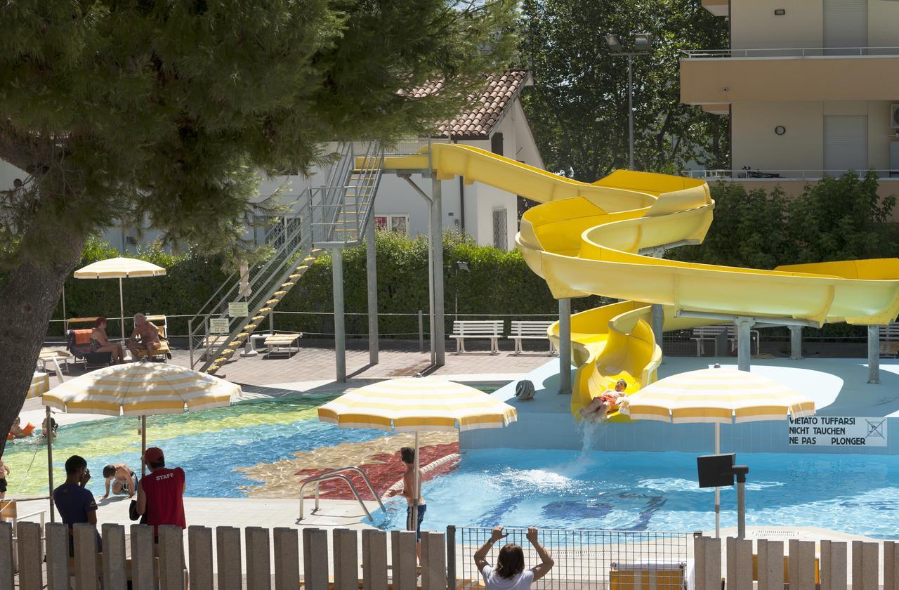 Solemare Hotel E Residence ミザーノ・アドリアーティコ エクステリア 写真